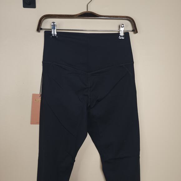 Girlfriend Collective Compressive High-Rise Legging in Black Size M - Picture 5 of 9